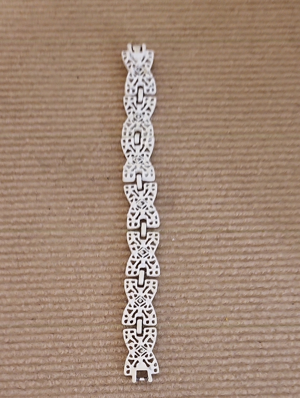 Vintage 50s White Bow  link Bracelet